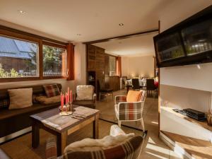 Duplex 6P, 12 Pers, 4*, Sud, Terrasse, Animaux OK, Sauna, Proche Pistes et Commerces - FR-1-263-358