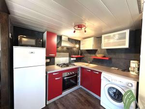 Maisons de vacances Maison de Vacances avec Piscine Chauffee, Proche Mer a Bretignolles-sur-Mer - FR-1-224A-69 : photos des chambres