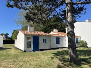Maisons de vacances Maison de Vacances avec Piscine Chauffee, Proche Mer a Bretignolles-sur-Mer - FR-1-224A-69 : photos des chambres