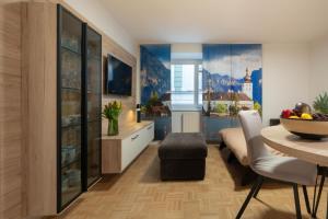 Modern Apartment, Full Kitchen, for 6