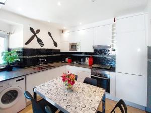 Central View 990 meters from beach on foot