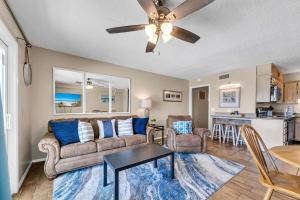 The Summit 1019-Toes in the Sand