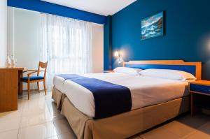 Double or Twin Room with Extra Bed (2 Adults + 1 Child) room in MC Villa De Pinto
