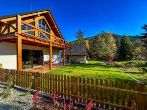 Chalet Oasis - 5 Bedroom & 5 bathrooms & uniqe views