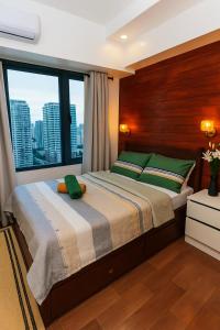 Skyline escape luxury makati gym swim parking 4649