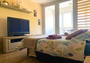 Balcony and Parking, 1min to Shop, Near Beach