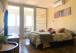 Balcony and Parking, 1min to Shop, Near Beach