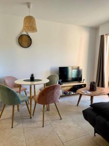 Beautiful apartment with pool, golf & beaches