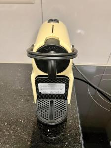 City Center Zurich Downtown Studio with Balcony Erlach - Self Checkin