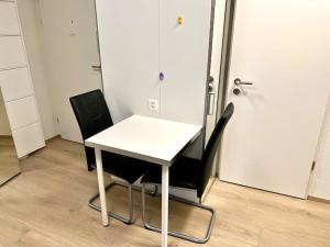 City Center Zurich Downtown Studio with Balcony Erlach - Self Checkin