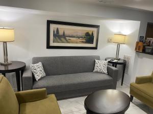 Lovely Remodeled 2bdrm Basement Home