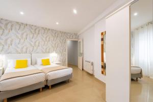 APARTAMENTOS TURISTICOS CASA SARITA - APARTAMENTOS A150 m DE LA PLAYA CANELIÑAS