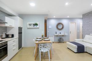 APARTAMENTOS TURISTICOS CASA SARITA - APARTAMENTOS A150 m DE LA PLAYA CANELIÑAS