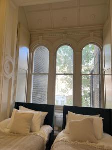Newly refurbished- Awesome very central flat in famous Notting Hill with a balcony
