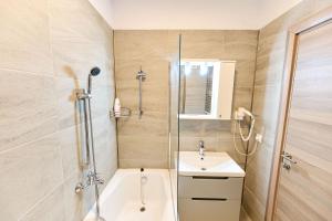 Mamaia Dream1 by CB SeaFront in Spa & Pools Resort