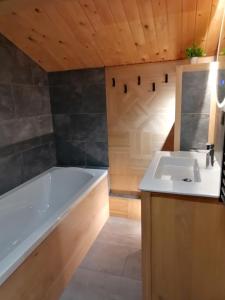 Chalets Chalet du Bief , Morillon 4-6 pers : photos des chambres