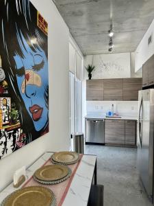 Pop Art Sunlit Apartment Prime Miami Pool Free Parking