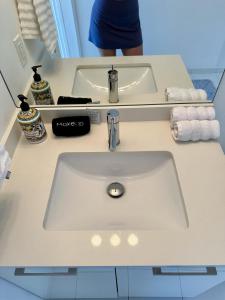 Pop Art Sunlit Apartment Prime Miami Pool Free Parking