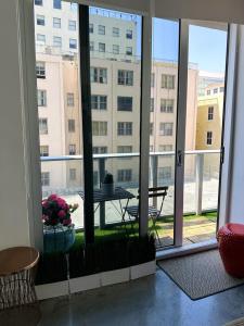 Pop Art Sunlit Apartment Prime Miami Pool Free Parking