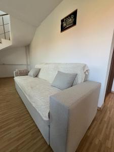 House close to the airport, Craiova