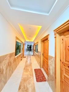 Crest View Hotel