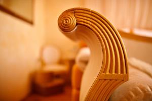 Anybody - Awarded love hotel