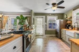 La Petite Fleur Rouge