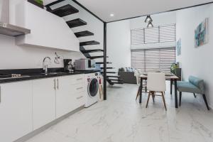 Modern Loft in central PDC, 3 blocks from 5th Ave