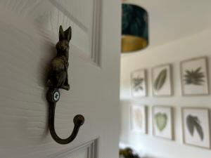 Urban Escape Entire Apartment Near Uni and Hospital