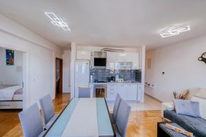 Zara Vista - with free parking