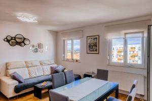 Zara Vista - with free parking