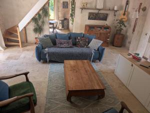 Maison au bord dun ruisseau