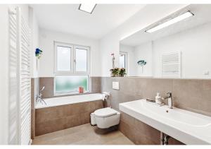 Frankfurt Messe Garden Business Suit