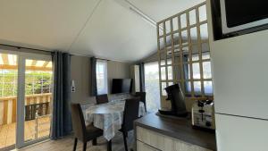 Superb Mobilhome Cc379 Siblu Les Charmettes