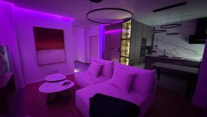 Moderní Hi-Tech apartmán v centru Pardubic - Wi-Fi, Netflix, projektor