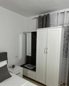 Avi Villas Rodon