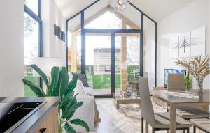 2 Bedroom Amazing Home In Heinkenszand