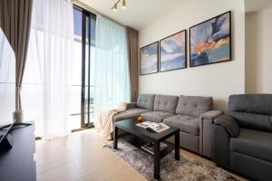 Cozy NEW brand 1BR at JVC Binghatti Corner - 4hvězdičkové hotely ve městě Dubaj