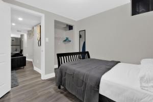 Cozy Ancaster Hamilton Apartment