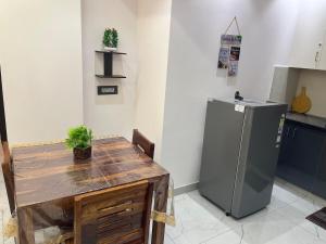Modern Luxury 2BHK 2Baths 3AC Terrace View Lift Parking Tapovan