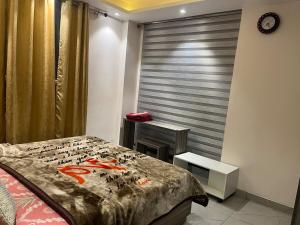 Modern Luxury 2BHK 2Baths 3AC Terrace View Lift Parking Tapovan