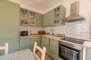 Windrose Marina Waves