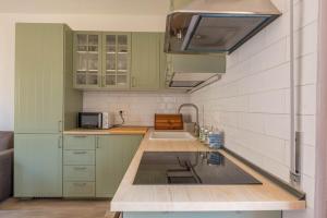 Windrose Marina Waves