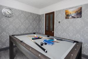 Boutique 3bd Opposite Etihad & Coop - Free Parking - Pool Table