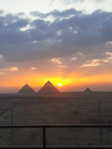 Atlantis Pyramids Inn New