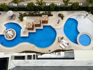 SA Apartments! LUX Duplex 450m to the Beach