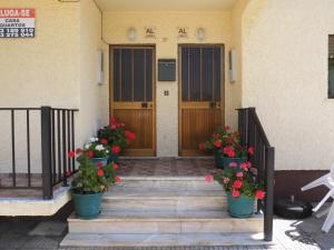 Spacious, sunny beach apartment