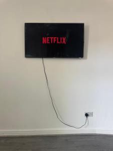 Freshly Renovated Flat just minutes from Luton Airport with Private parking