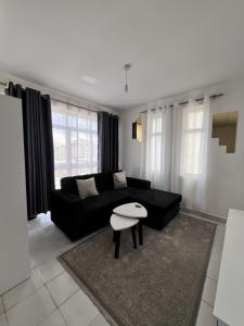 Queen Bee Apartment