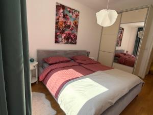 Lake Garden - Cozy Two-Bedroom Apartment with flexible Check-In, Terrace, and Netflix